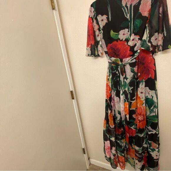 Hope & Ivy Maternity wrap maxi dress in black base floral ruffle lightweight 10 - Picture 6 of 16